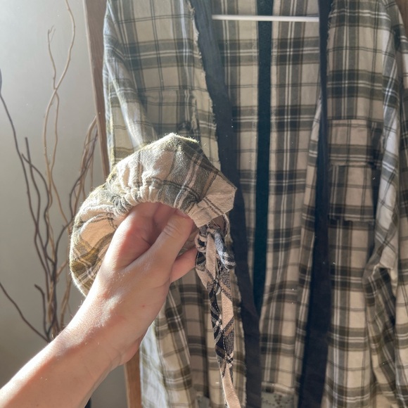 POL PLAID TOP - Picture 2 of 4